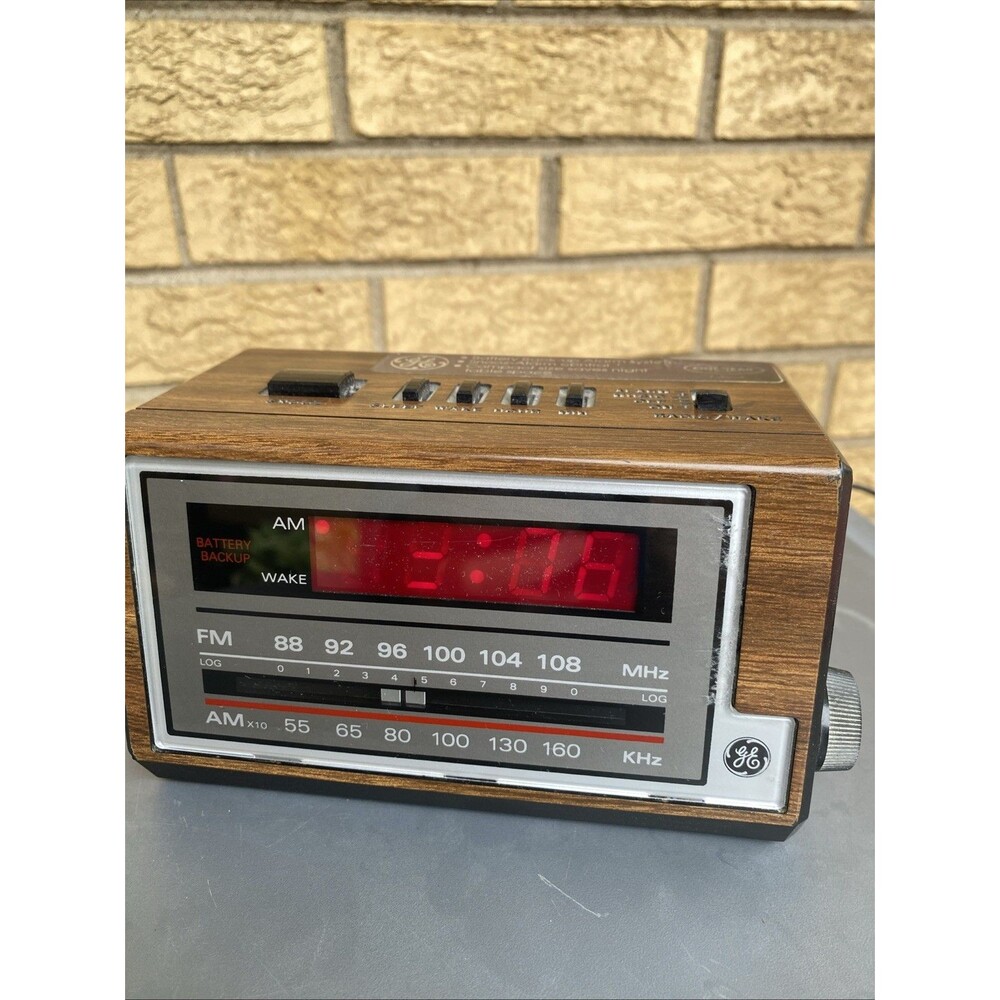 Vintage GE General Electric Alarm Clock AM FM Radio Model 7-4601A Tested Works